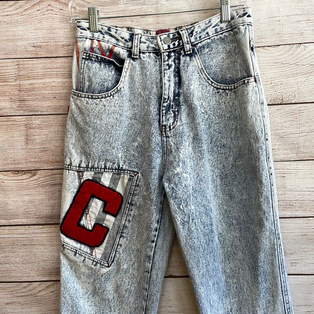 ‎VINTAGE CORNICHE APPLIQUÉD HIGH RISE JEANS - Picture 3 of 11